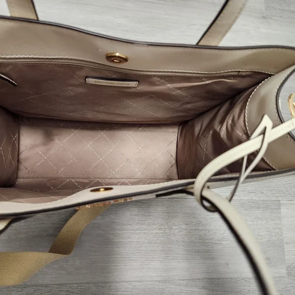Michael Kors Maple Large Logo Tote - Vanilla/Cream MSRP $398*FAST SHIPPING*